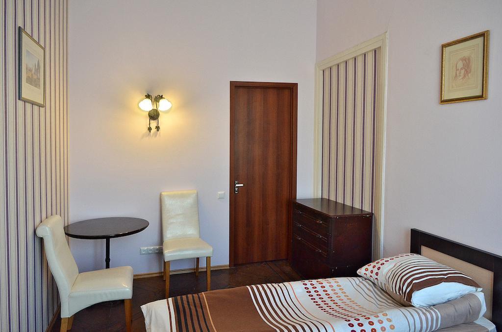 Griboedov Hostel & Suites Tbilisi Exterior photo