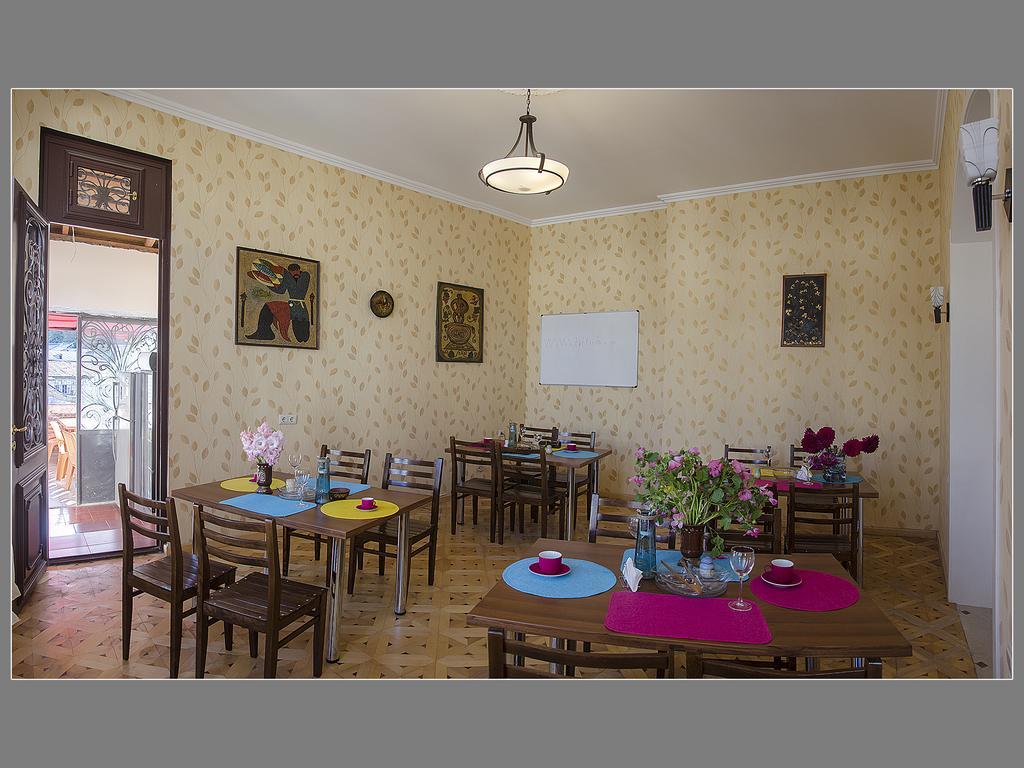 Griboedov Hostel & Suites Tbilisi Exterior photo