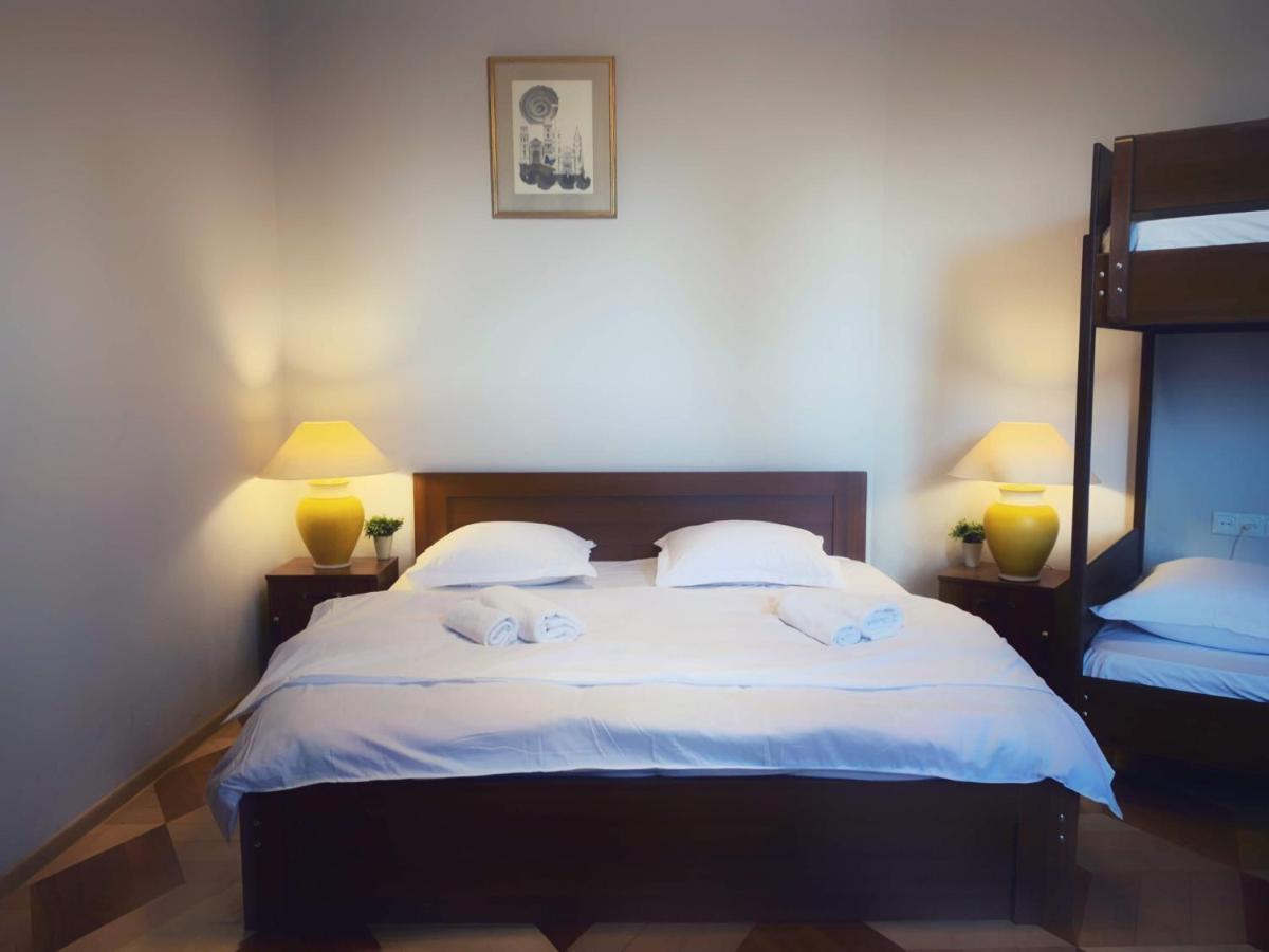 Griboedov Hostel & Suites Tbilisi Room photo